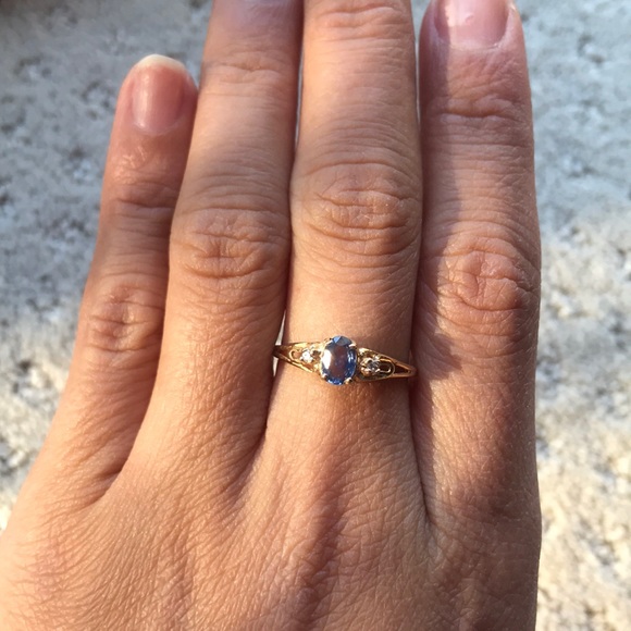 Vintage Jewelry - Gorgeous 14k natural sapphire and diamond ring